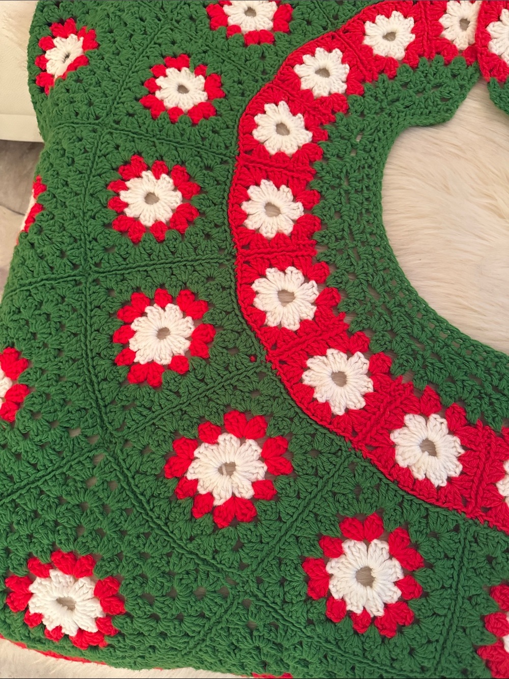 Vintage Crocheted Christmas Tree  Skirt Granny square 2-piece - Picture 3 of 9